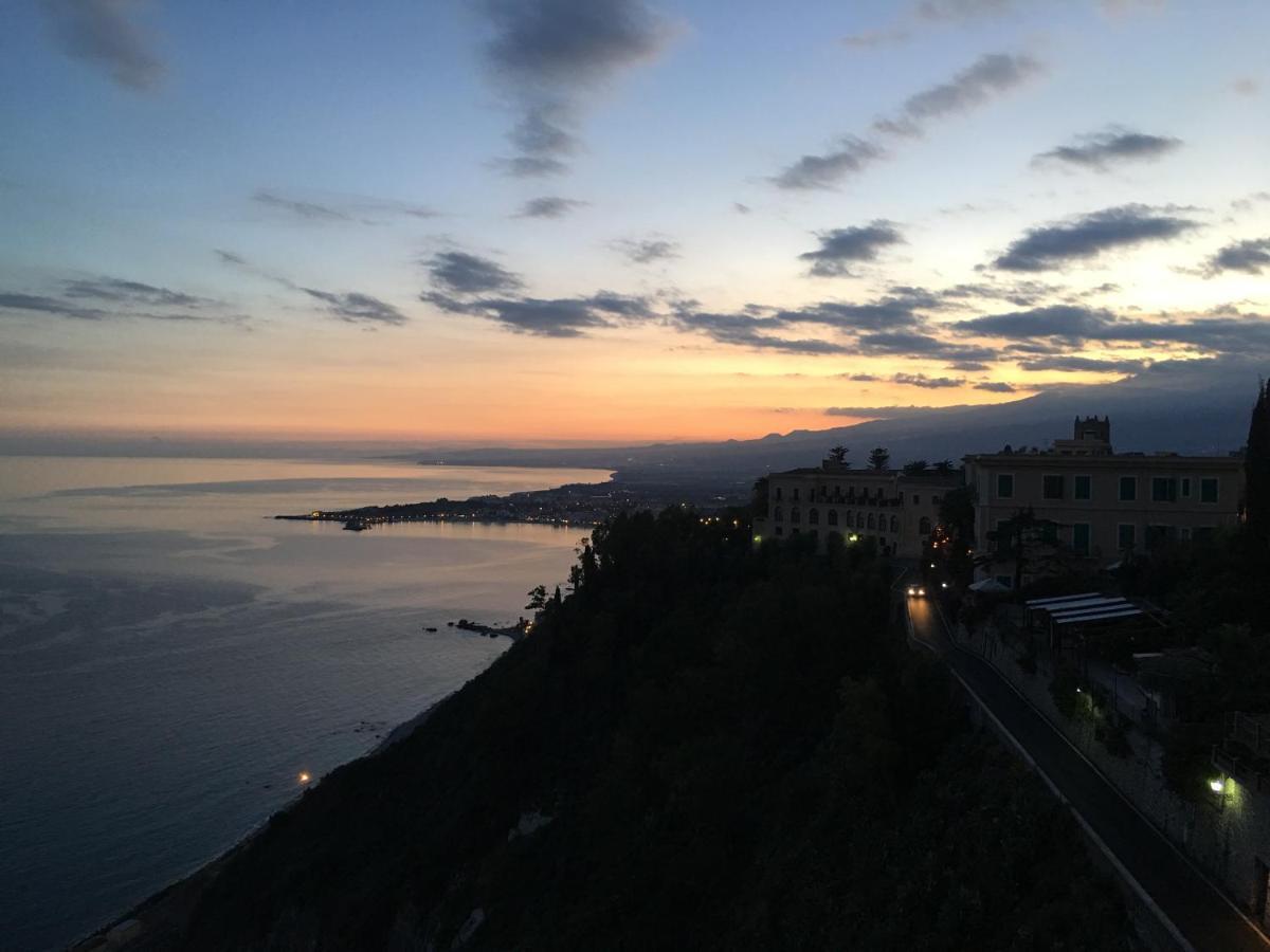 Bed&Breakfast Il Glicine Piedimonte Etneo Exterior foto
