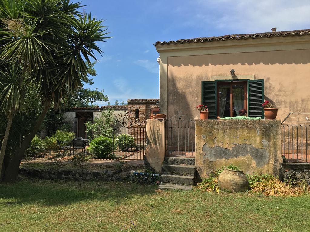 Bed&Breakfast Il Glicine Piedimonte Etneo Exterior foto